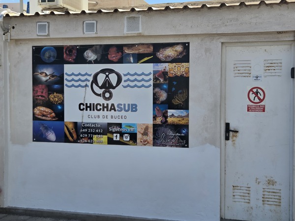 Cartel de club de buceo ChichaSub