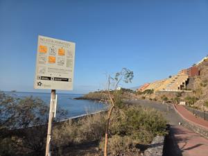 Señal informativa en la playa de la Nea