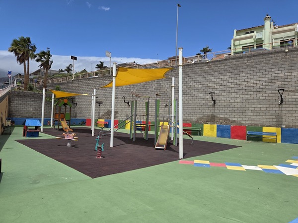 Parque Infantil junto al Centro Comercial Radazul