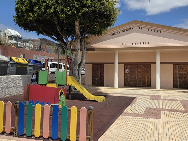 Parque Infantil frente a la Escuela Teatro del Rosario