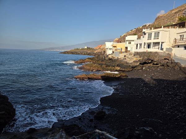 Contacto directo con el océano Atlántico Vista de la costa rocosa y el mar desde Bocacangrejo
